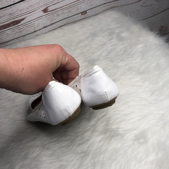 Steve Madden Girls Flats | Size 4 - Picture 4 of 7